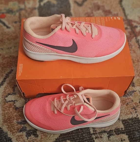 New Nike Flex Experience Rn 7 Girls Run Size 6y B10 - Picture 1 of 6